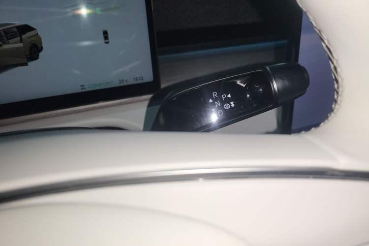 Used XPeng X9 2024 702 Ultra-Long Range Pro Gear Lever