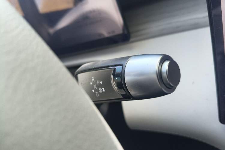 Used XPeng X9 2024 702 Ultra-Long Range Pro Gear Lever