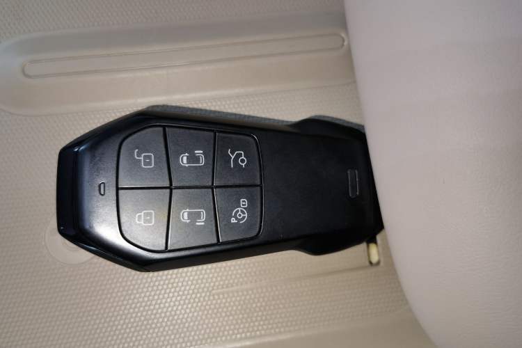Used XPeng X9 2024 702 Ultra-Long Range Pro Interior 1