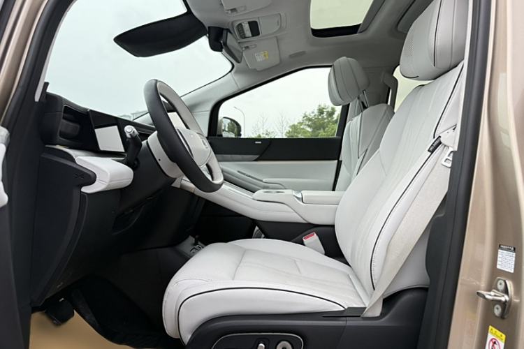 Used XPeng X9 2024 640 All-Wheel Drive High-Performance Max Interior 2