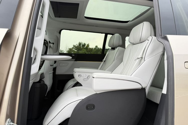 Used XPeng X9 2024 640 All-Wheel Drive High-Performance Max Interior 3