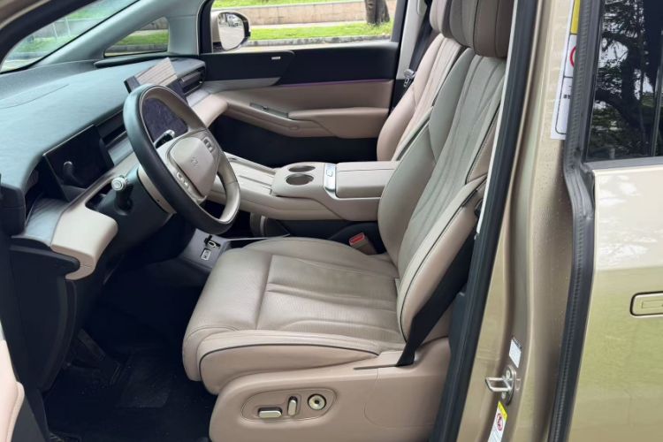Used XPeng X9 2024 640 All-Wheel Drive High-Performance Max Interior 3