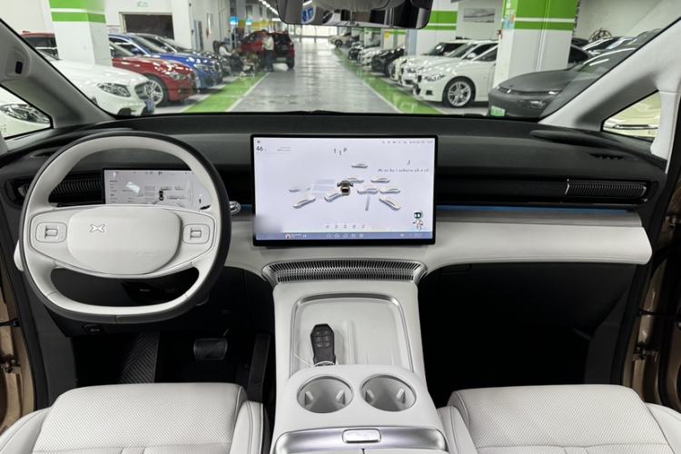Used XPeng X9 2024 702 Ultra-Long Range Pro Interior 4