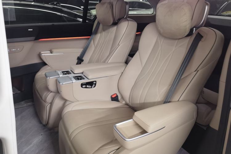 Used XPeng X9 2024 702 Ultra-Long Range Pro Interior 4
