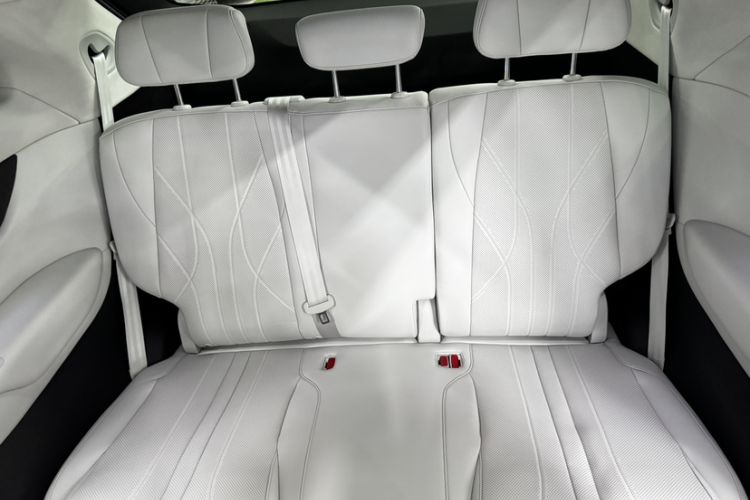 Used XPeng X9 2024 702 Ultra-Long Range Pro Interior 5