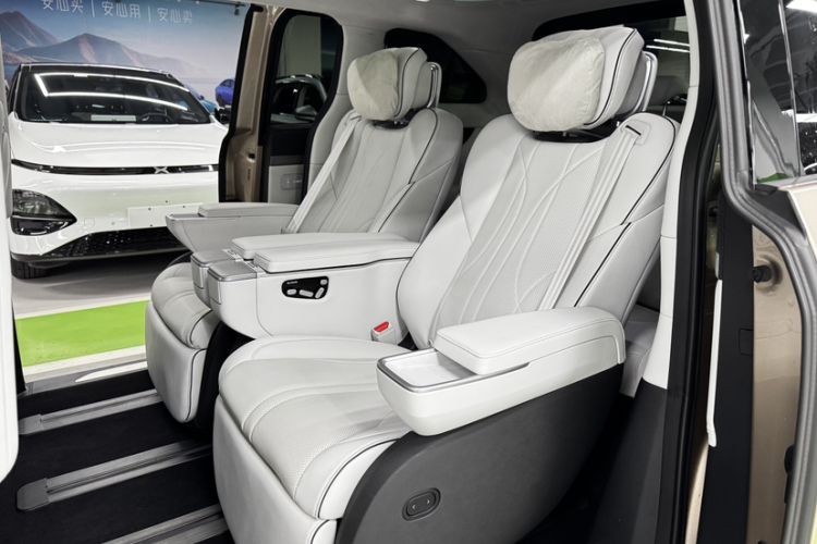 Used XPeng X9 2024 702 Ultra-Long Range Pro Interior 7