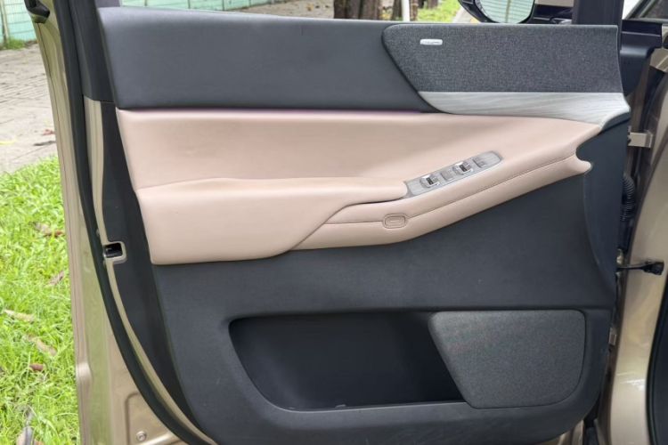 Used XPeng X9 2024 640 All-Wheel Drive High-Performance Max Interior 8
