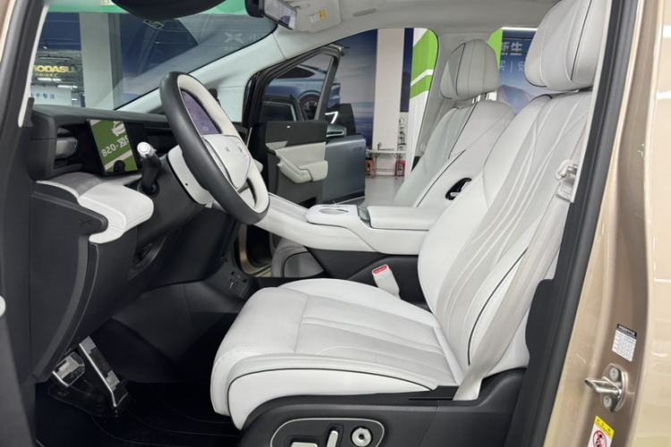 Used XPeng X9 2024 640 All-Wheel Drive High-Performance Max Left Front Seat