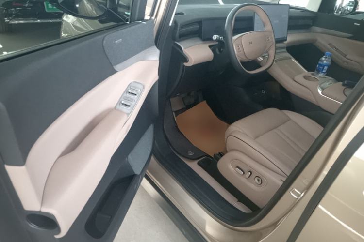 Used XPeng X9 2024 702 Ultra-Long Range Max Left Front Seat