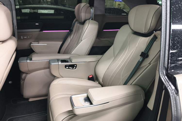 Used XPeng X9 2024 640 All-Wheel Drive High-Performance Max Left Rear Seat