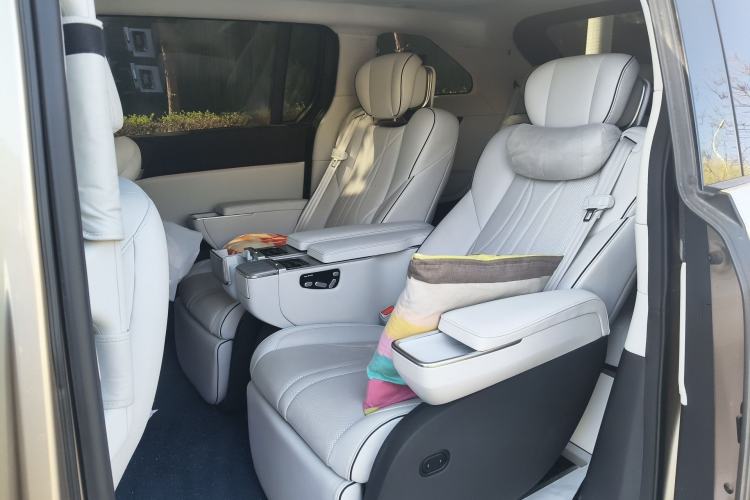 Used XPeng X9 2024 702 Ultra-Long Range Pro Left Rear Seat