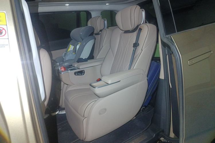 Used XPeng X9 2024 640 All-Wheel Drive High-Performance Max Left Rear Seat