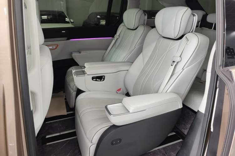 Used XPeng X9 2024 702 Ultra-Long Range Pro Left Rear Seat