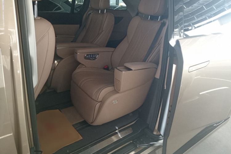 Used XPeng X9 2024 702 Ultra-Long Range Max Left Rear Seat