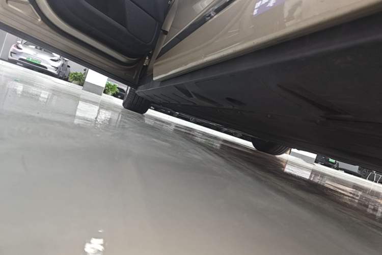 Used XPeng X9 2024 702 Ultra-Long Range Max Left Side Sill