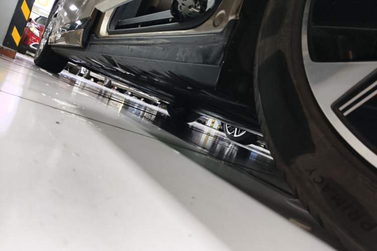 Used XPeng X9 2024 640 All-Wheel Drive High-Performance Max Left Side Sill