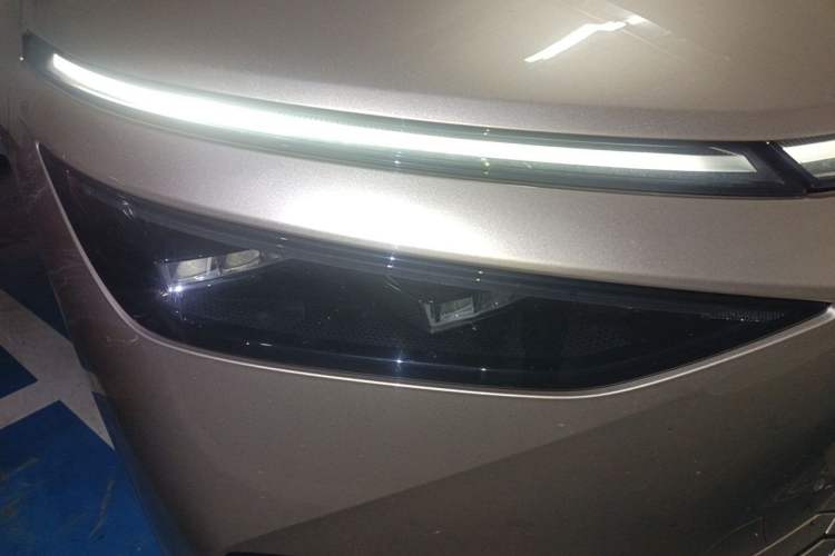 Used XPeng X9 2024 640 All-Wheel Drive High-Performance Max Right Front Headlight