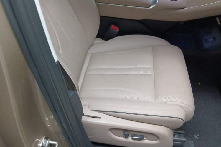 Used XPeng X9 2024 702 Ultra-Long Range Pro Right Front Seat