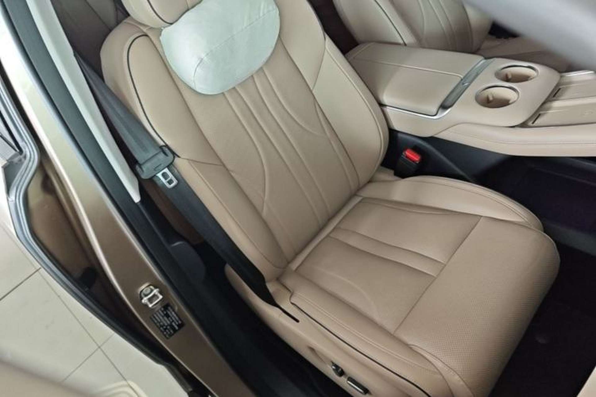 Used XPeng X9 2024 702 Ultra-Long Range Max Right Front Seat
