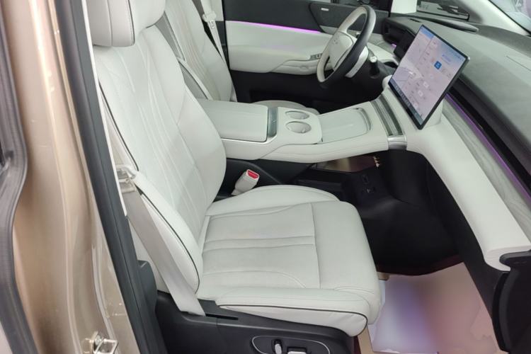 Used XPeng X9 2024 702 Ultra-Long Range Pro Right Front Seat