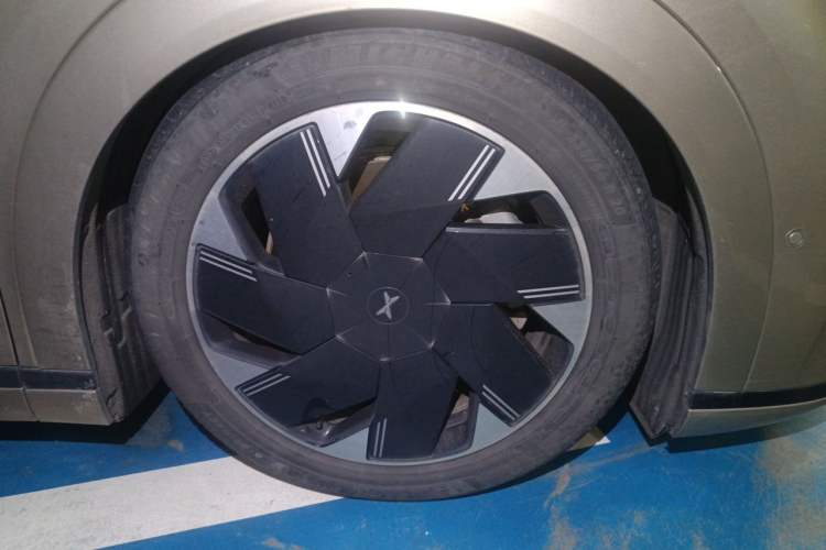 Used XPeng X9 2024 640 All-Wheel Drive High-Performance Max Right Front Wheel Hub