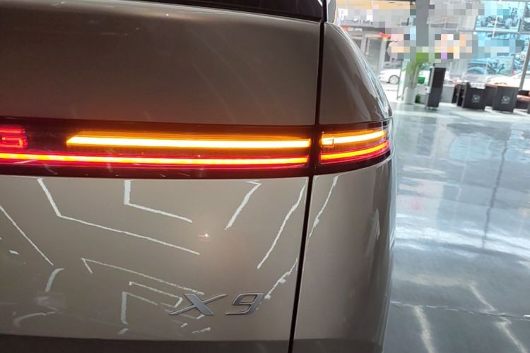 Used XPeng X9 2024 702 Ultra-Long Range Pro Right Rear Taillight