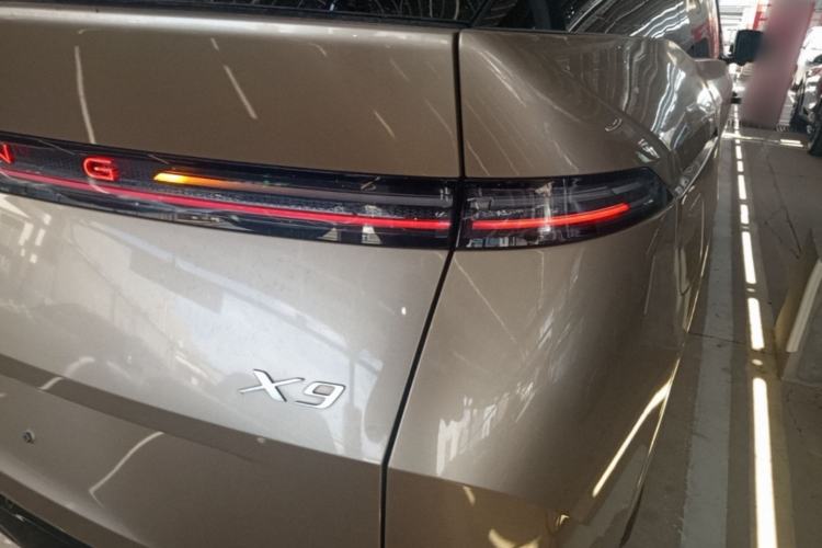 Used XPeng X9 2024 702 Ultra-Long Range Max Right Rear Taillight