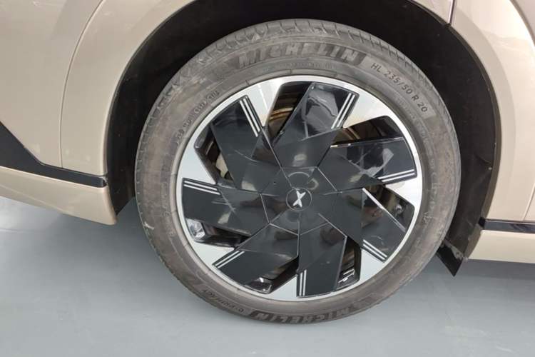 Used XPeng X9 2024 702 Ultra-Long Range Pro Right Rear Wheel Hub