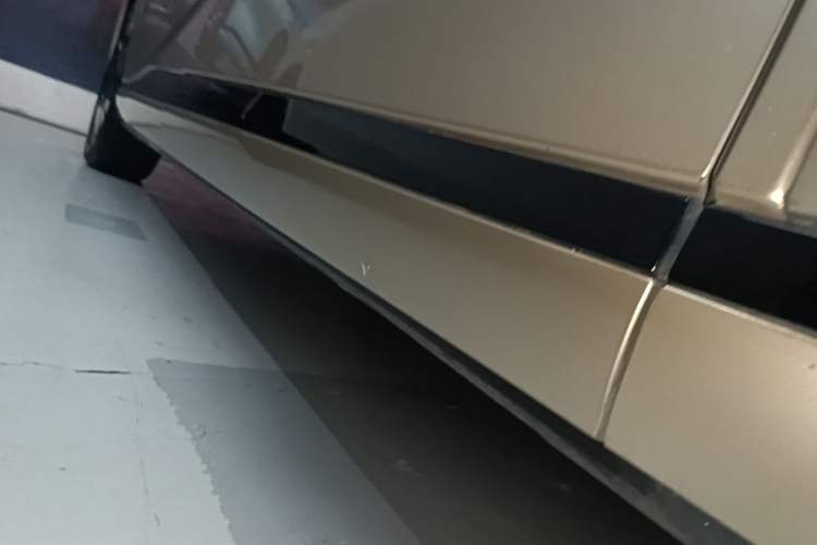 Used XPeng X9 2024 640 All-Wheel Drive High-Performance Max Right Side Sill
