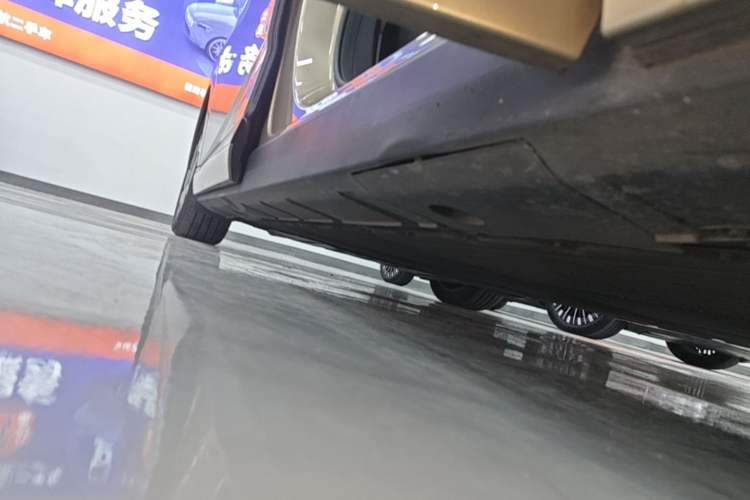 Used XPeng X9 2024 702 Ultra-Long Range Max Right Side Sill
