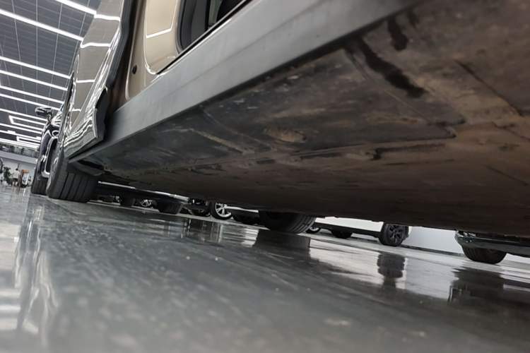Used XPeng X9 2024 702 Ultra-Long Range Pro Right Side Sill