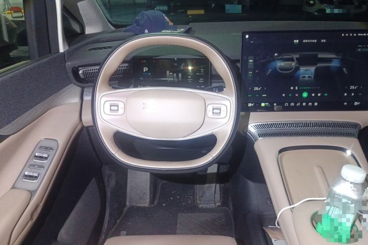 Used XPeng X9 2024 640 All-Wheel Drive High-Performance Max Steering Wheel