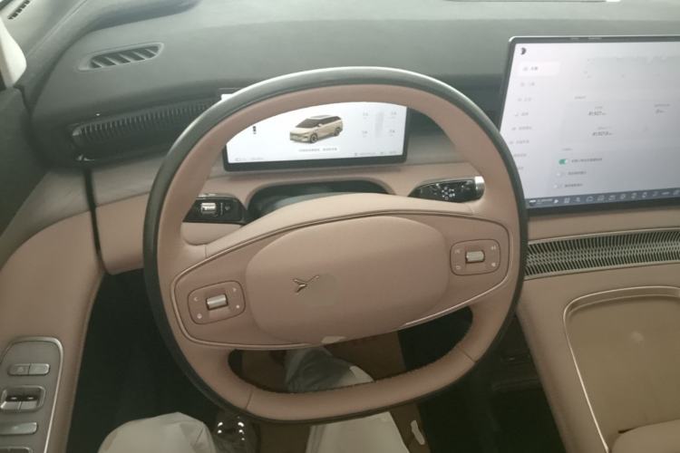 Used XPeng X9 2024 702 Ultra-Long Range Max Steering Wheel