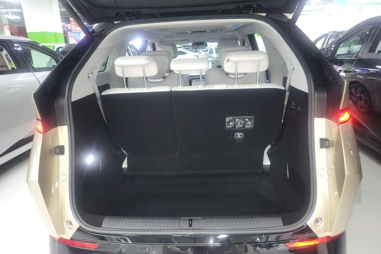 Used XPeng X9 2024 702 Ultra-Long Range Pro Trunk