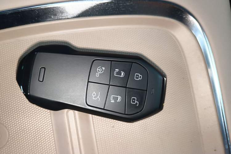 Used XPeng X9 2024 640 All-Wheel Drive High-Performance Max Vehicle Key