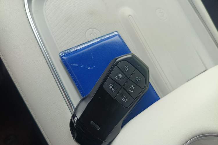Used XPeng X9 2024 702 Ultra-Long Range Max Vehicle Key