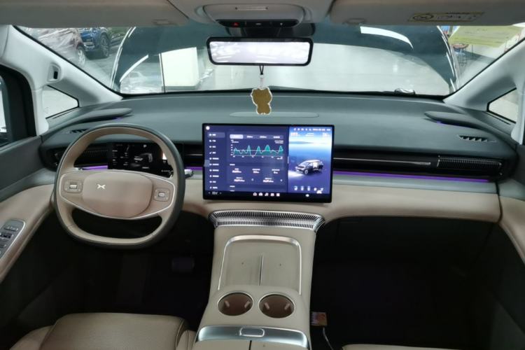 Used XPeng X9 2025 740 Ultra-Long Range Max Center Console