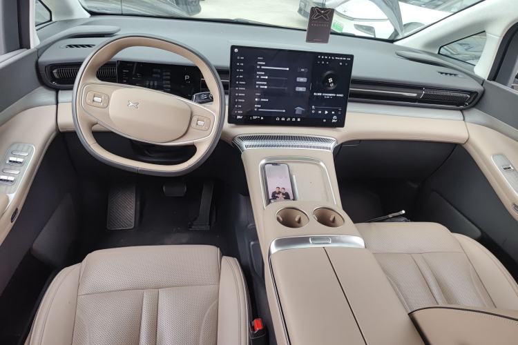 Used XPeng X9 2025 740 Ultra-Long Range Max Center Console
