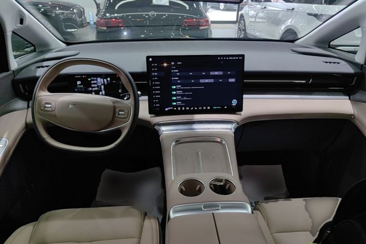 Used XPeng X9 2025 740 Ultra-Long Range Max Center Console