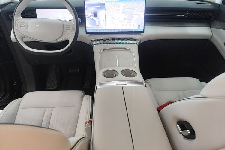 Used XPeng X9 2025 740 Ultra-Long Range Max Center Console