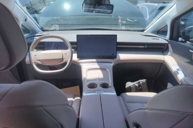 Used XPeng X9 2025 740 Ultra-Long Range Max Center Console