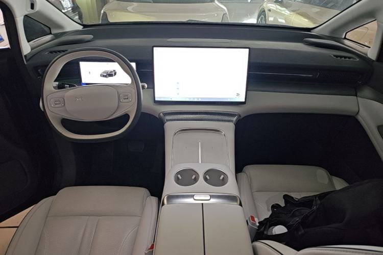 Used XPeng X9 2025 650 Long-Range Max Center Console