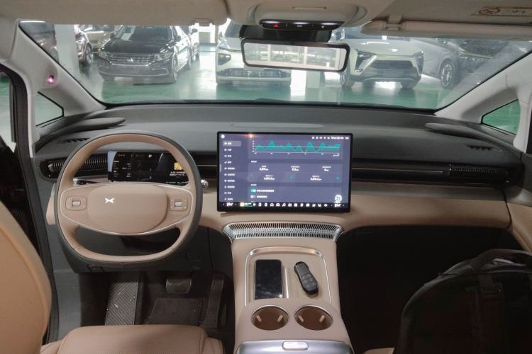 Used XPeng X9 2025 740 Ultra-Long Range Max Center Console