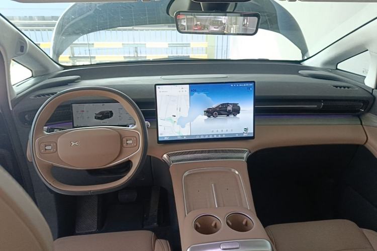 Used XPeng X9 2025 740 Ultra-Long Range Max Center Console