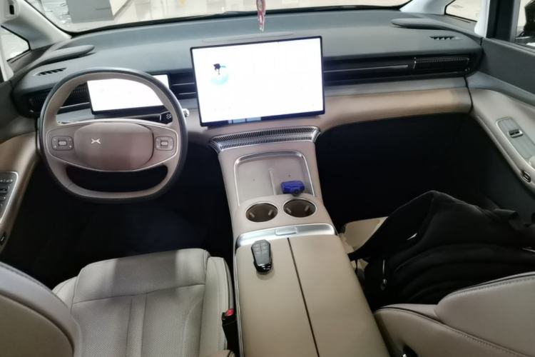 Used XPeng X9 2025 740 Ultra-Long Range Max Center Console