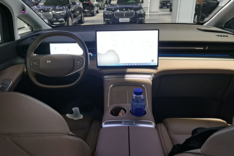 Used XPeng X9 2025 740 Ultra-Long Range Max Center Console