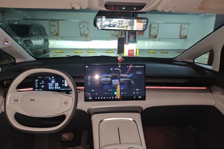 Used XPeng X9 2025 650 Long-Range Max Center Console