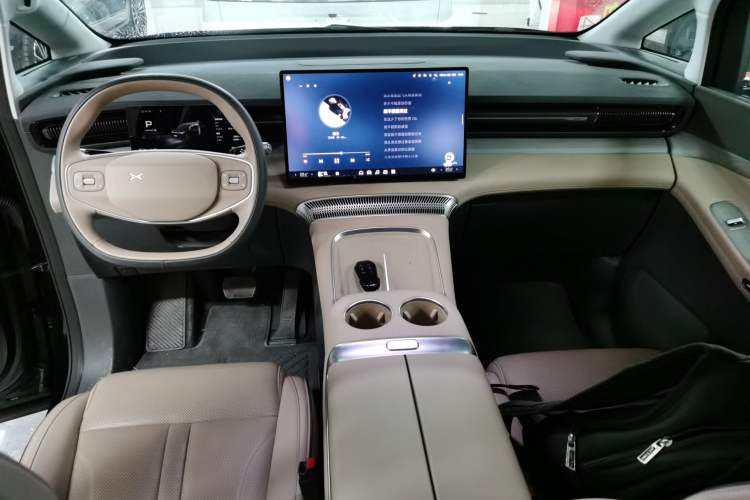 Used XPeng X9 2025 740 Ultra-Long Range Max Center Console