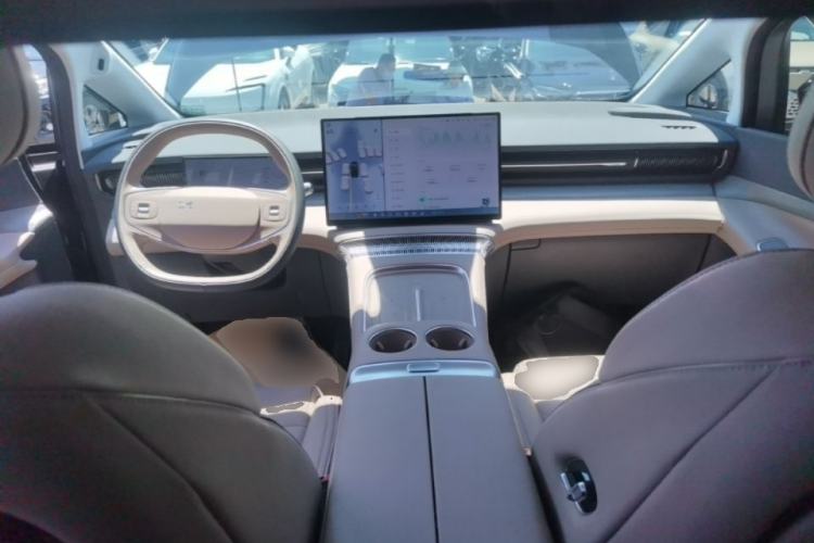 Used XPeng X9 2025 740 Ultra-Long Range Max Center Console
