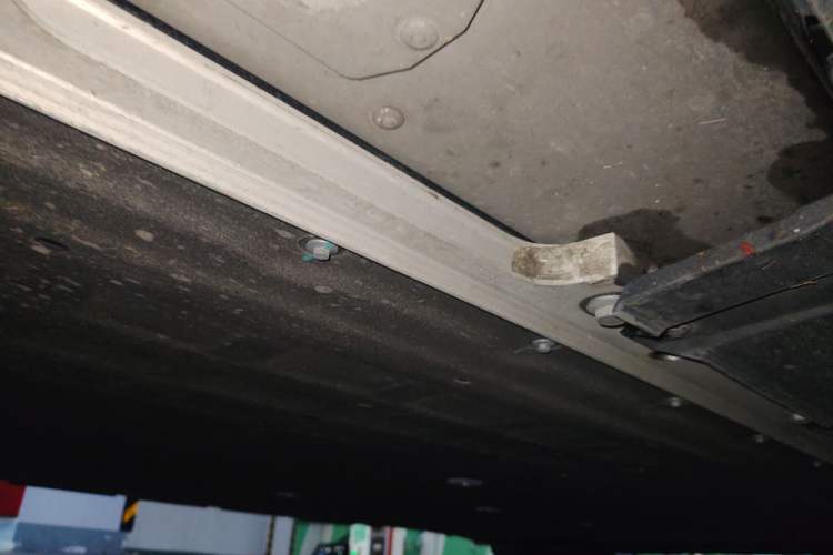 Used XPeng X9 2025 650 Long-Range Max Chassis Front Left
